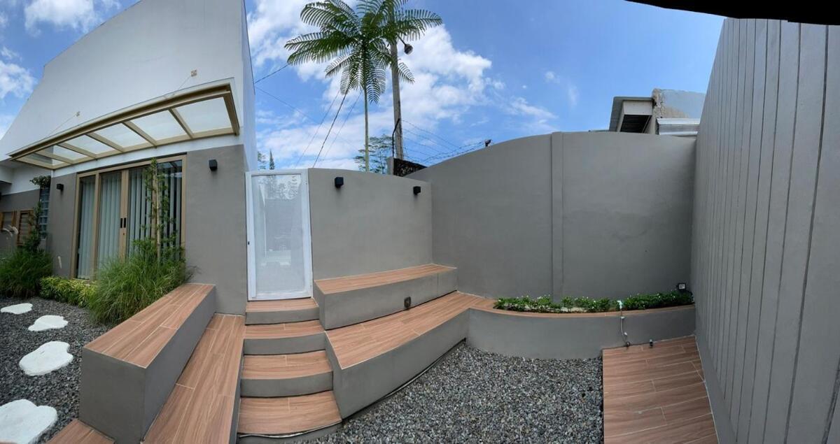 Ngumbara House Villa *