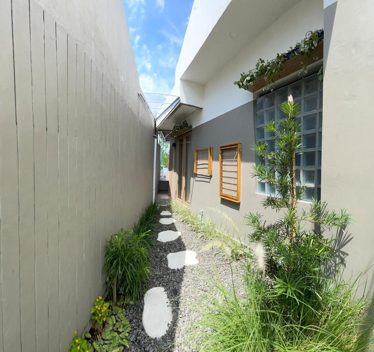 Ngumbara House *