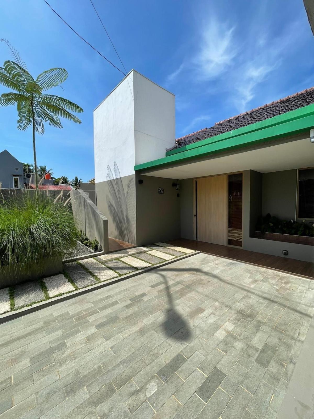 Ngumbara House *